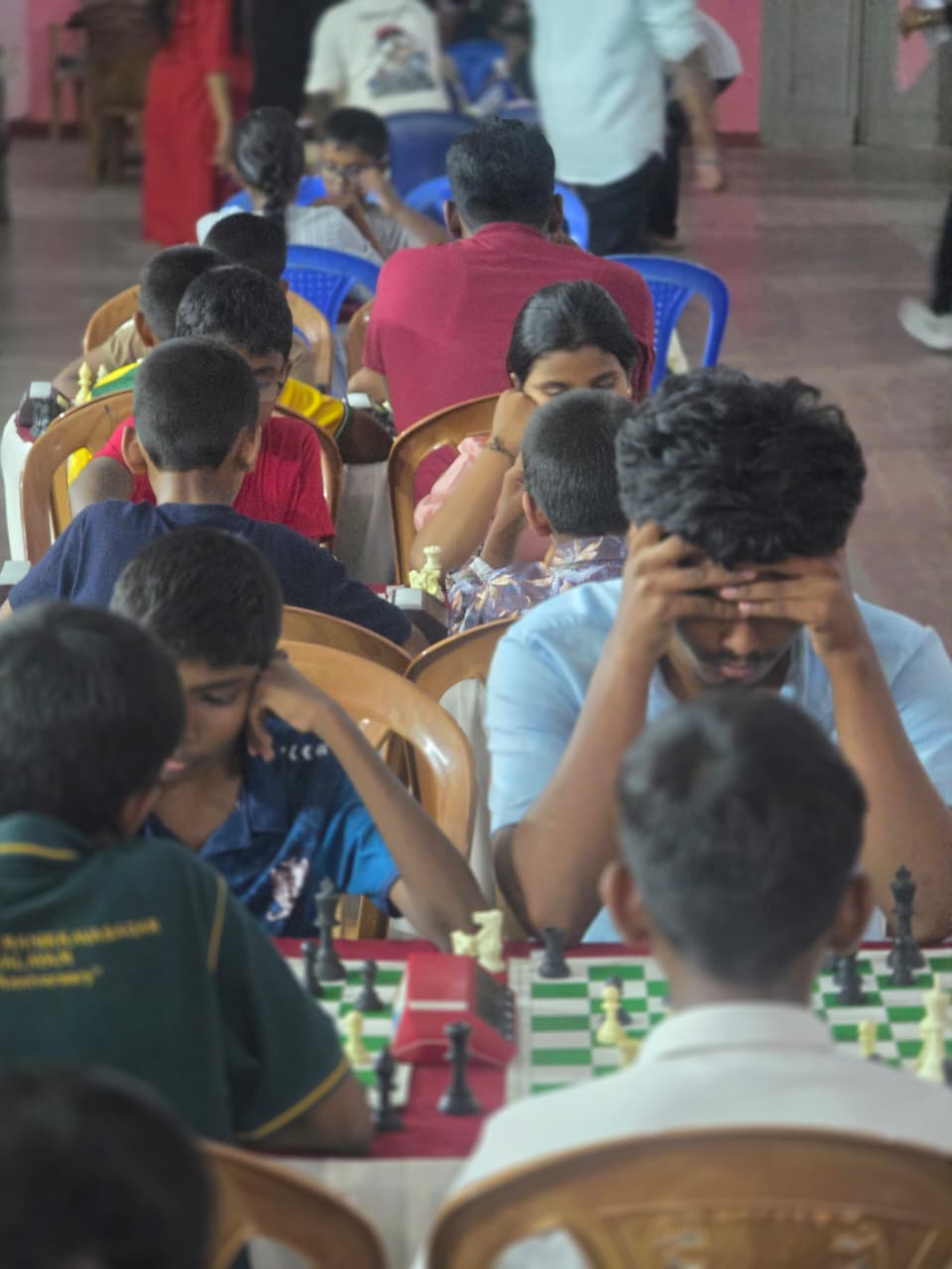 Players concentrating during a Rapid Blast round